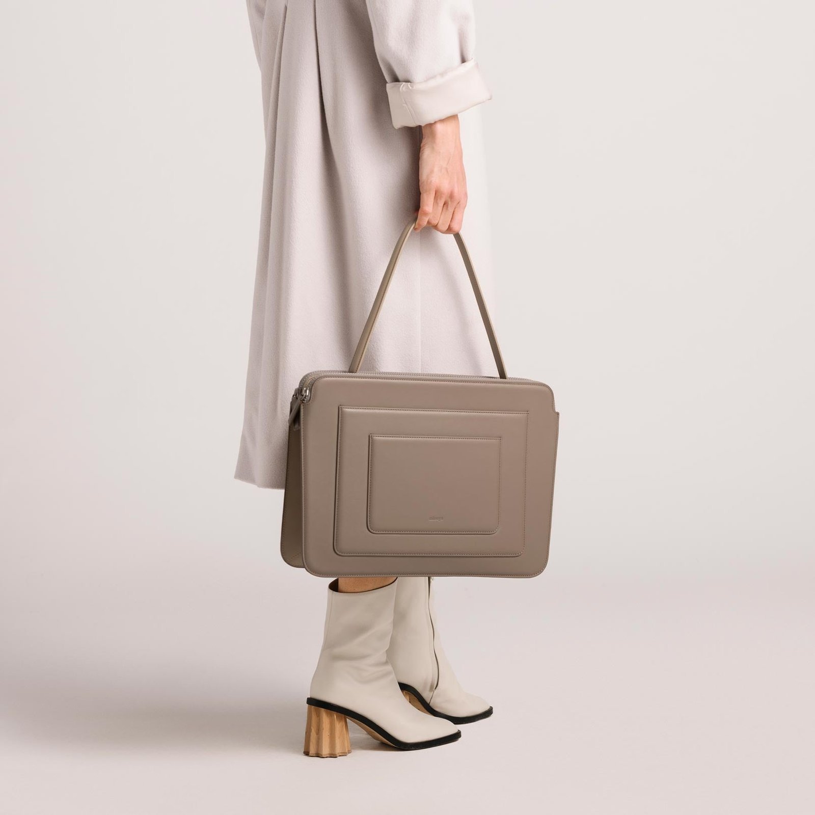 mlouye-business-bag-earth-8_0703a3cb-d2d0-4d56-8218-c0eac1cfd14a.jpg